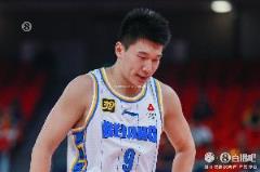 雷蒙半場(chǎng)高效表現(xiàn)：4投3中貢獻(xiàn)8分2籃板1助攻