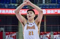 劉傳興8中7高效砍17分9籃板，頂住全場(chǎng)噓聲表現(xiàn)亮眼