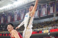 顧全：劉傳興拉手動作爭議，側身撅屁股是否該被糾正？