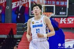 周琦防守穩(wěn)健9中5貢獻13分10板3助1帽