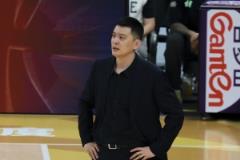 楊鳴呼吁CBA允許挑戰(zhàn)犯規(guī)，尤其在比賽最后兩分鐘