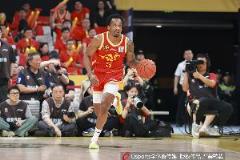 小巴里-布朗半場高效輸出19分2板2助1斷帶領(lǐng)球隊苦苦支撐