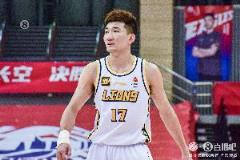 孫銘徽硬撼對手，19投8中砍下21分6助2斷