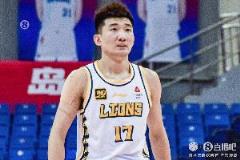 孫銘徽15投3中三分7中2得13分正負(fù)值-6