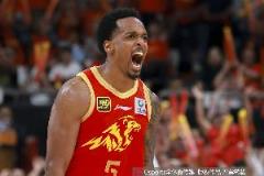 小巴里-布朗2024-25賽季總決賽MVP！場(chǎng)均30分7.3助攻太強(qiáng)！