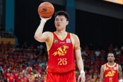 硬漢出戰(zhàn)！吳驍帶傷作戰(zhàn)22分鐘送出2分6板正負(fù)值+12