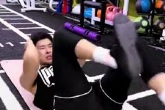 鄒陽(yáng)展示訓(xùn)練視頻：肌肉的疼痛感是運(yùn)動(dòng)員安心訓(xùn)練的保障