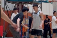 山東男籃隊(duì)內(nèi)對(duì)抗賽開打 邱彪重點(diǎn)指導(dǎo)狀元謝智杰