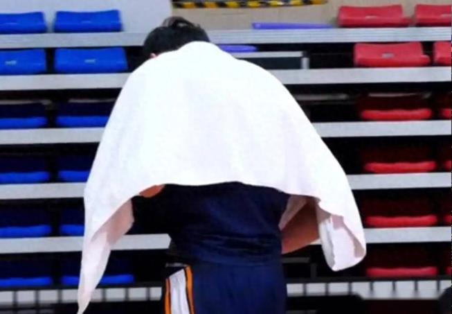 四川全運橫掃新疆！周琦胡金秋狂砍48分，孫銘徽關(guān)鍵作用，新疆四人高效得分