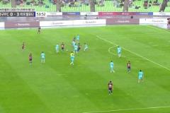 虐菜！巴薩簡(jiǎn)單撞墻配合，17歲小將托尼-費(fèi)爾南德斯破門(mén)