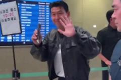 孫興慜被拍到現(xiàn)身機(jī)場，這是要起飛去洛杉磯找洛里了嘛