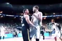 惺惺相惜，情不自禁！薩博尼斯：哈哈，笑早了吧！