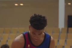 官方年齡13歲！身高2米11的非洲球員達(dá)博內(nèi)已經(jīng)在歐籃亂殺