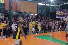 裝X失敗庫茲馬想秀一手超遠三分…結(jié)果筐都沒沾直接砸到籃板