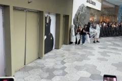 J羅也要告別了？獨(dú)自坐在球場中央靜靜思考，可能最后一次主場了