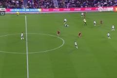 我羅勞塔羅！阿根廷任意球快發(fā)，勞塔羅門前包抄魚躍頭球破門