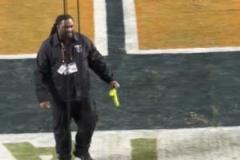 這也有？NFL賽場(chǎng)再現(xiàn)假陽(yáng)具投擲事件 此前WNBA已多次發(fā)生類似情況