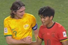 U20亞洲杯蒯紀(jì)聞表現(xiàn)搶眼，澳大利亞隊長賽后主動找其聊天