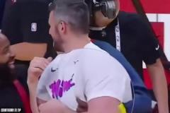 樂(lè)福:你都不喜歡跟我打球。還過(guò)來(lái)干嘛！老巴:他們給的太多了