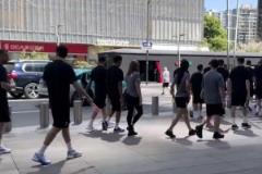 這么輕松？澳大利亞全隊(duì)上午還在杭州散步，晚上2-0輕取國(guó)足