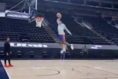 腦袋平筐！小丹尼斯-史密斯的彈跳還是這么炸裂