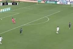 日本門將有說法！日本國門谷晃生大腳長傳踢疵，打進(jìn)離譜烏龍