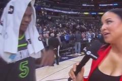 有福同享！華子賽后招呼沃克過來，一起接受豐滿女記者采訪