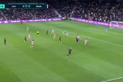 洛杉磯FC主場(chǎng)掛出橫幅嘲諷梅西“Pessi”