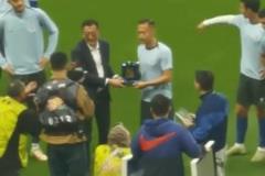 吳曦200場,蔣圣龍100場！賽前申花為兩人舉行百場儀式