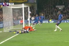 門將立功！孫興慜包抄近距離鏟射！門將桑切斯神勇?lián)涑觯? title=