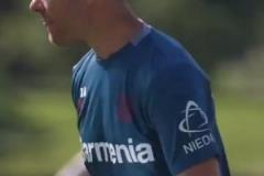 阿隆索：你們這些小兔崽子，再不好好踢我就自己上了啊