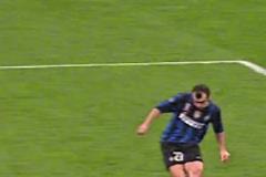 崢嶸歲月，國米官推重溫了當(dāng)年藍黑軍團在安聯(lián)淘汰拜仁的畫面