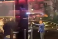 火爆！維拉球迷和巴黎球迷在街頭發(fā)生大規(guī)模沖突