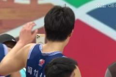 博格丹最興奮，最后那個(gè)阿祖助攻三分，頂人投成就第十個(gè)助攻