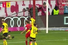 拜仁扳平比分！穆勒禁區(qū)內(nèi)回敲助攻！格雷羅兜射破門弒舊主！