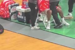 這也太硬了新疆外援黑根斯昨日肩膀脫臼 竟臨時接上再次登場