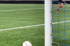 想把這一腳兜出來也不容易??！