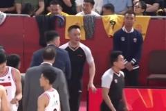 直接上國罵杜鋒賽中怒噴閆軍：CTMD，對面拉人違體你不判