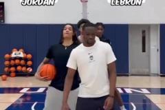 國外街頭采訪：喬丹詹姆斯二選一？約基奇還是亞歷山大？