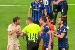 阿切爾比在穆勒面前滑跪慶祝嘲諷，兩人發(fā)生口角