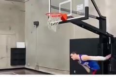 潮流！40歲的詹姆斯穿搭依舊年輕！估計(jì)這件衣服要賣(mài)爆了吧！