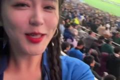 太激動(dòng)了！申花美女球迷被于漢超超神表現(xiàn)征服