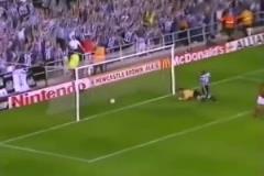 足壇最讓人傷心的時(shí)刻之一！笑著笑著就哭了的卡卡！