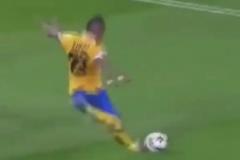 名場面！比達爾禁區(qū)內踢草皮反重力倒地索要點球！