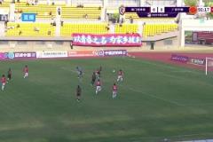 離譜，足協(xié)杯南通門將超巨失誤送對手讀秒絕殺，隊(duì)友原地石化