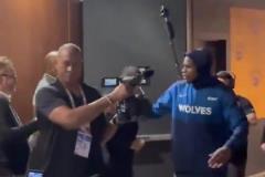 心靜如水！華子賽后走回更衣室：沒什么的，這只是第一場比賽而已