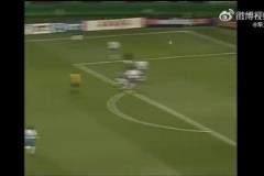 布馮只能目送！博爾格蒂2002世界杯上的回頭望月