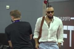 火勇大戰(zhàn)賽前穿搭：龍哥很社會 JB很愜意 小賈很學(xué)生