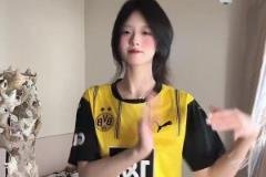 不得不說多特女粉絲真多啊~這小舞跳得真有勁兒