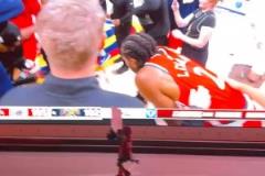 快船主場(chǎng)外的超大屏幕！這么免費(fèi)看球也太爽了吧